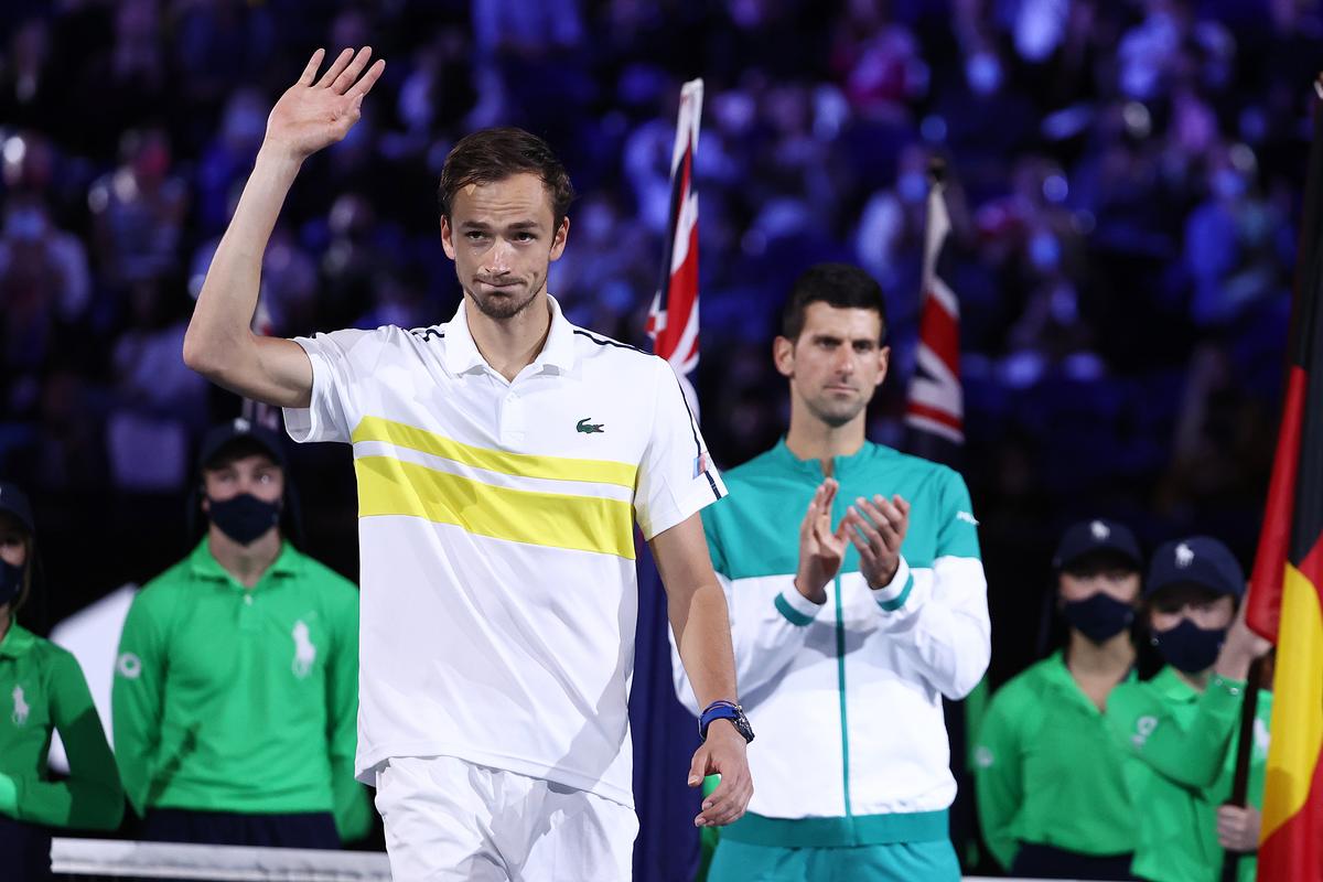 Novak Djokovic SUPREM. L-a învins clar pe Daniil Medvedev în finala Australian Open și are 18 titluri de Grand Slam!
