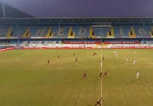 Iulian Cristea (26 de ani), fundașul central al celor de la FSCB, a fost surprins în tribune la meciul dintre Gaz Metan și CFR Cluj.