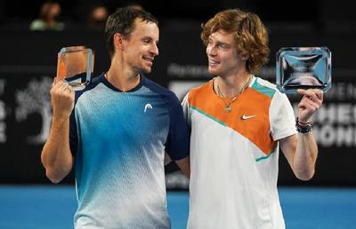 Povestea săptămânii în sportul mondial: un ucrainean și un rus au câștigat împreună un turneu de tenis: „Pace tuturor!”