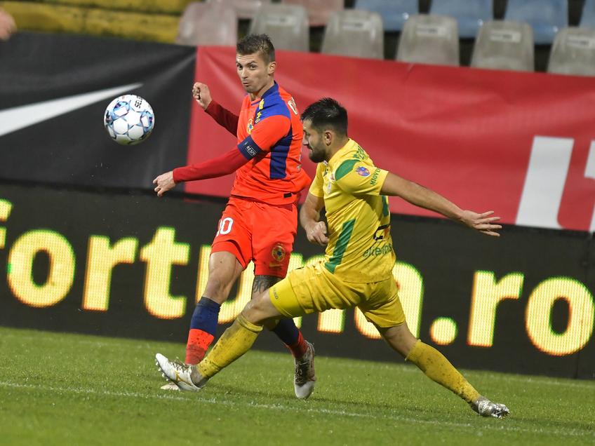 Ionuț Burnea, în duel cu Florin Tănase // FOTO: Imago