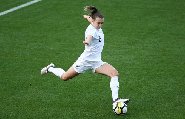 Situație nemaiîntâlnită în fotbal » O jucătoare din Noua Zeelandă a reușit un hattrick perfect... în propria poartă!