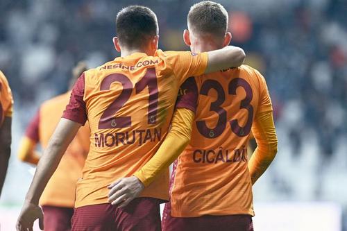 Olimpiu Moruțan și Alexandru Cicâldău// Foto: Imago