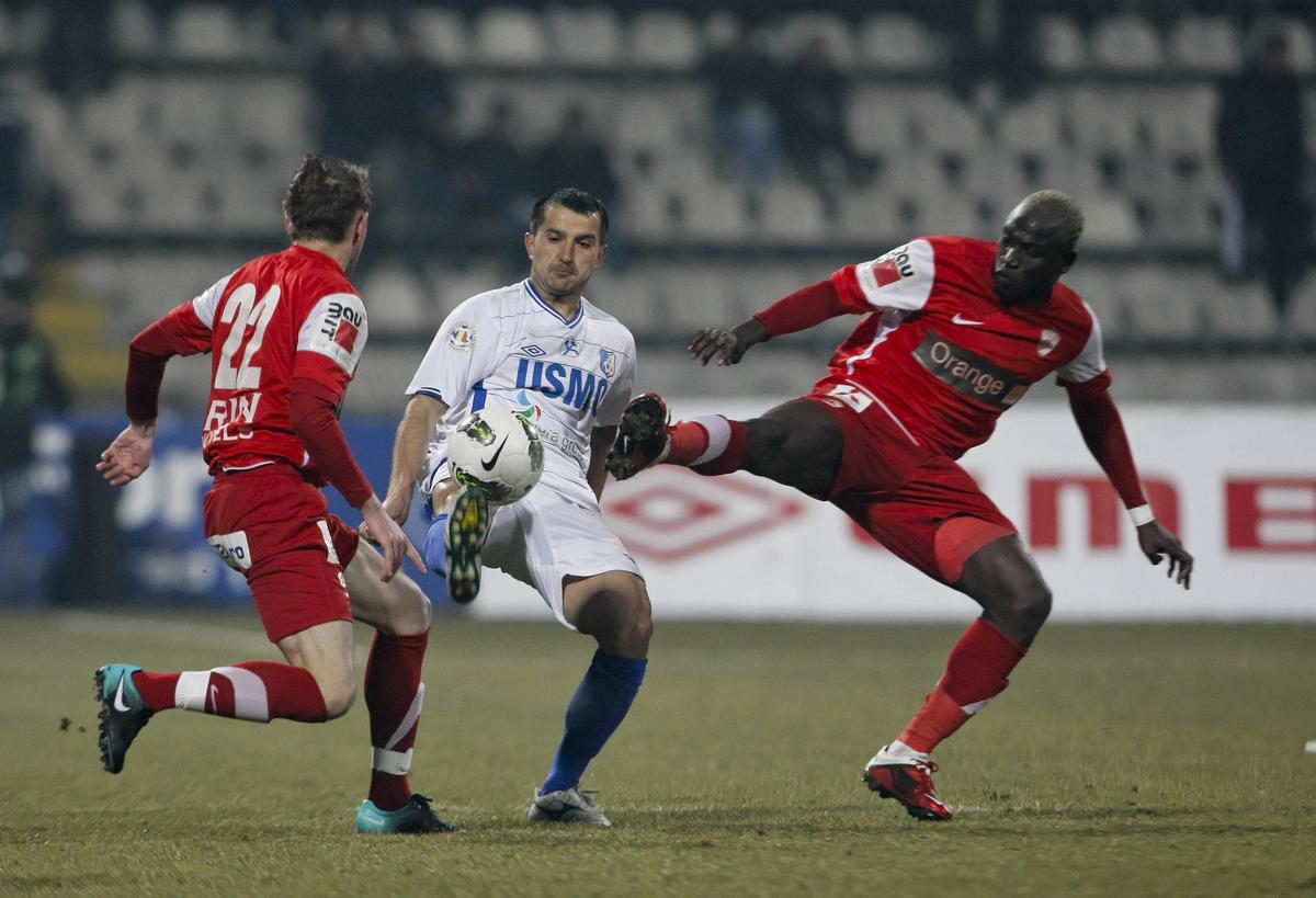 Un fotbalist cu peste 250 de meciuri în Liga 1 povestește două episoade uluitoare : „Aveam o piatră la rinichi de 1,6 cm, dar doctorii spuneau că mă doare spatele de la bătrânețe”