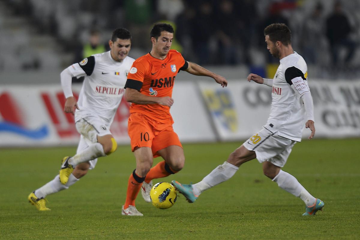 Un fotbalist cu peste 250 de meciuri în Liga 1 povestește două episoade uluitoare : „Aveam o piatră la rinichi de 1,6 cm, dar doctorii spuneau că mă doare spatele de la bătrânețe”