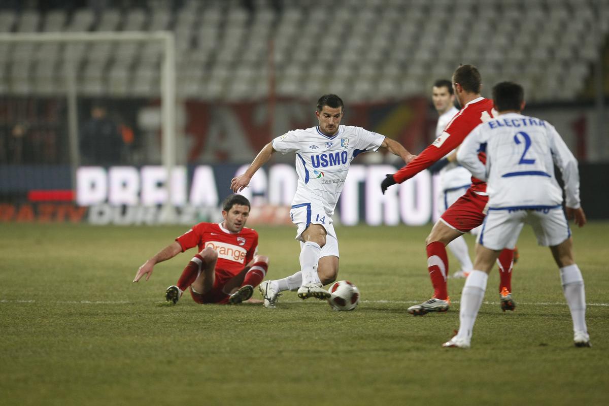 Un fotbalist cu peste 250 de meciuri în Liga 1 povestește două episoade uluitoare : „Aveam o piatră la rinichi de 1,6 cm, dar doctorii spuneau că mă doare spatele de la bătrânețe”