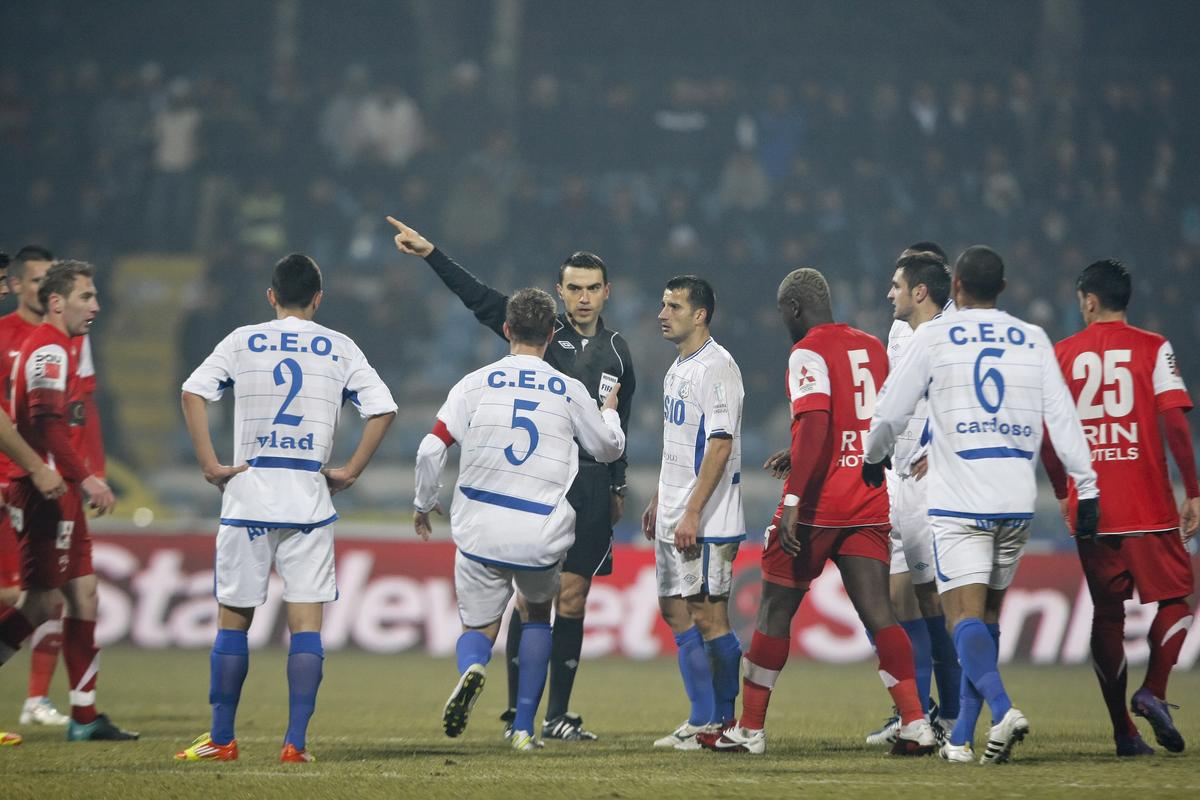 Un fotbalist cu peste 250 de meciuri în Liga 1 povestește două episoade uluitoare : „Aveam o piatră la rinichi de 1,6 cm, dar doctorii spuneau că mă doare spatele de la bătrânețe”