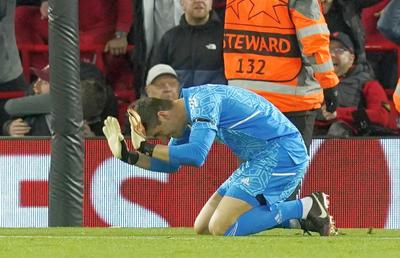 Ce gafe uluitoare în Liverpool - Real Madrid! Thibaut Courtois i-a făcut cadou golul lui Salah, sub privirile lui Kovacs » Alisson l-a „copiat” 20 de minute mai târziu