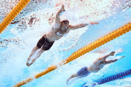 Nicolo Martinenghi ;i Adam Peaty la CM de la Doha FOTO Guliver/GettyImages
