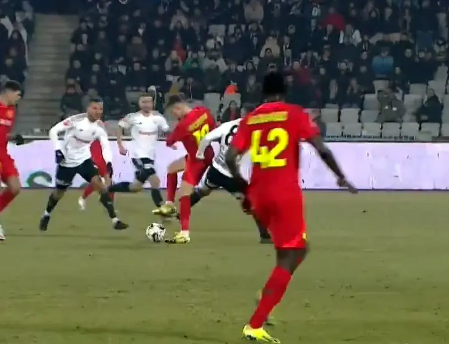 Ion Crăciunescu a analizat fazele controversate din U Cluj - FCSB: „E de 5 roșii!” » Ce spune despre momentul în care FCSB a cerut penalty