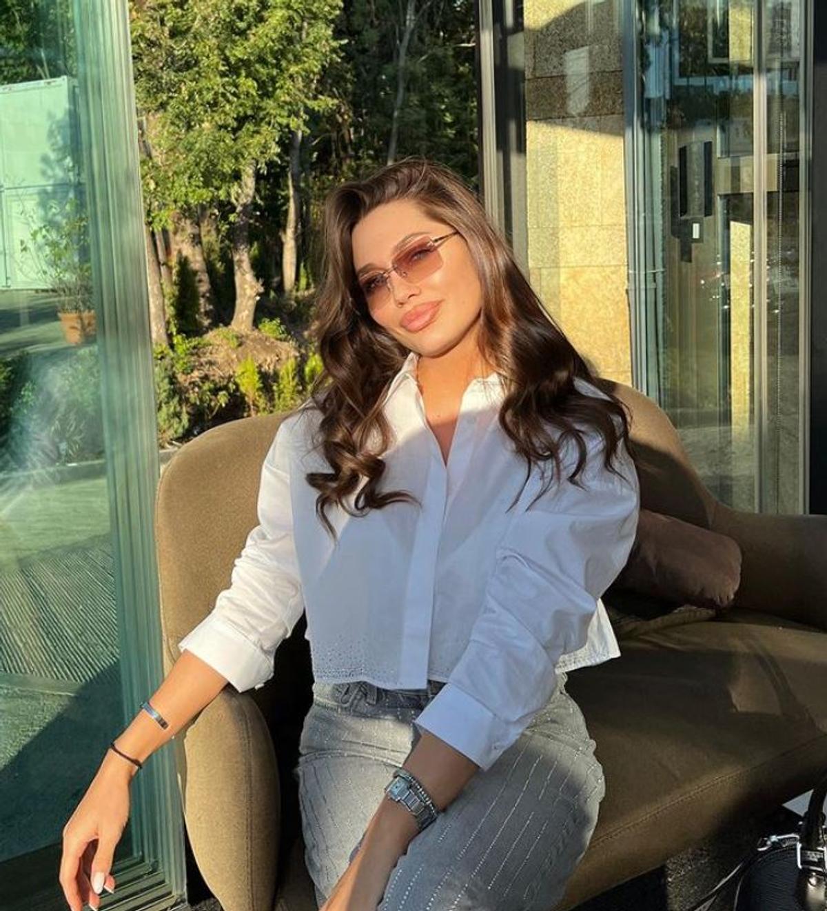 Cu ce se ocupă „Angelina Jolie de România”, femeia care i-a frânt inima lui Mititelu jr.: „Cu asta te lauzi?”