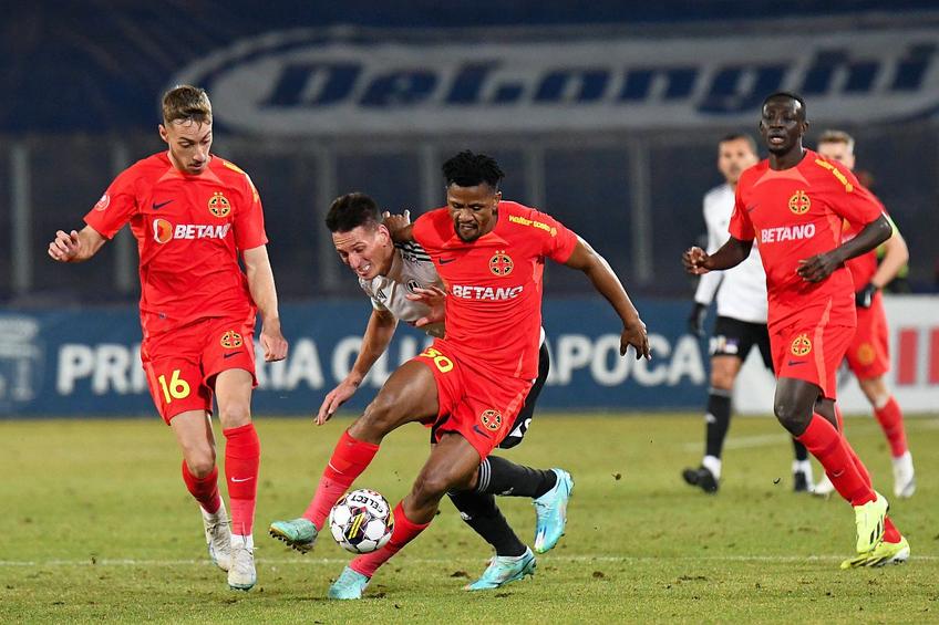 Siyabonga Ngezana, în acțiune în U Cluj - FCSB // foto: Imago Images