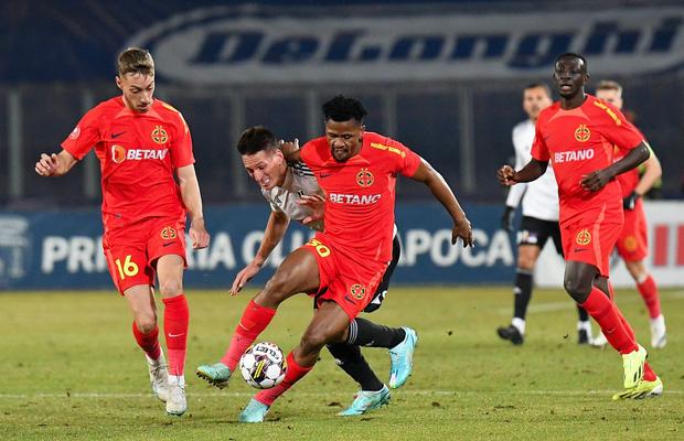 Ce scriu sud-africanii despre Siyabonga Ngezana după ce l-au urmărit la treabă în U Cluj - FCSB