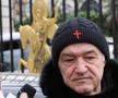Gigi Becali, apariție inedită » Și-a asortat hainele cu tematică religioasă cu încălțăminte de fițe