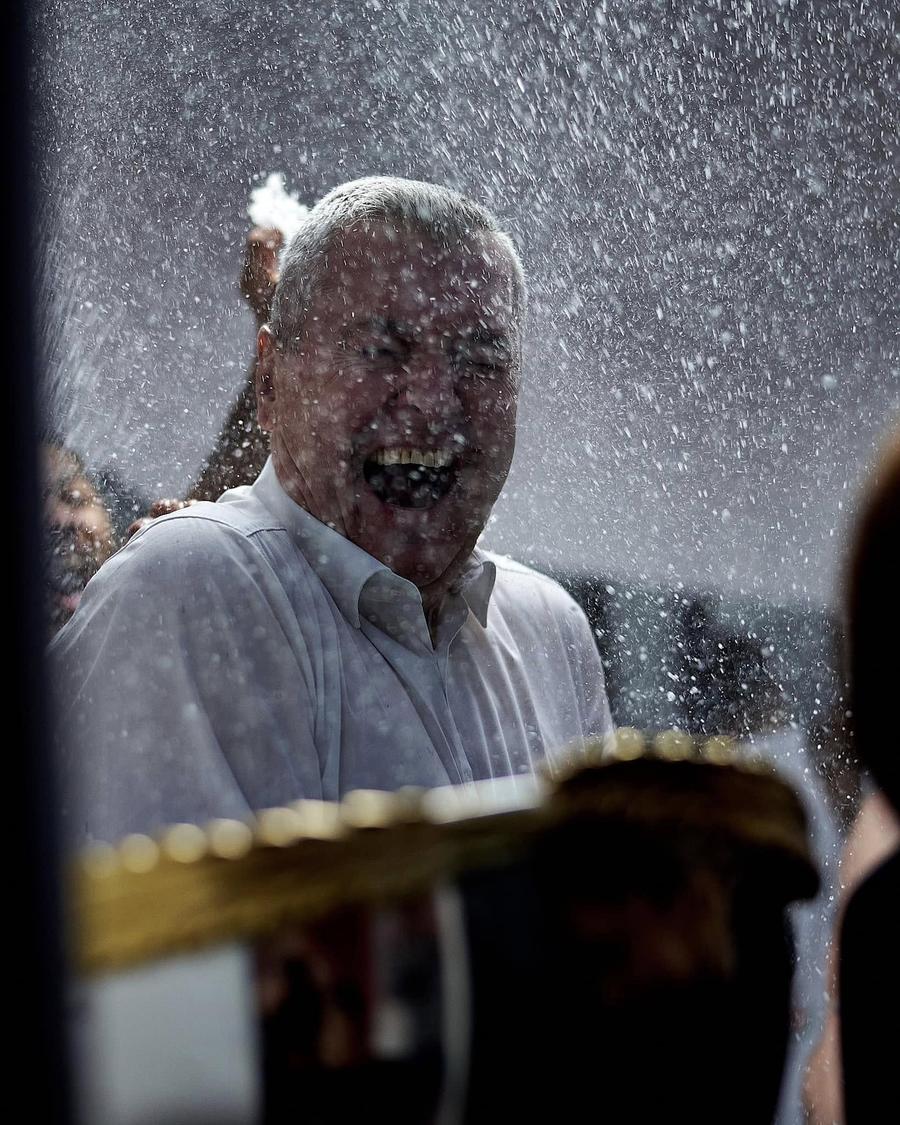 Ainars Bagatskis, în vestiar, după câștigarea Cupei României/Foto: Cătălin Soare (CSO Voluntari) „Sunt cea mai bună versiune a mea” » Inspirat de Winston Churchill, antrenorul lui CSO Voluntari a adus clubului primul trofeu în 3 ani: „Mă bucur, dar nu exagerat”