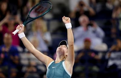 Tenisul feminin chiar are un nou superstar în 2025! După Swiatek, a bătut-o și pe Rybakina și e în finală la Dubai