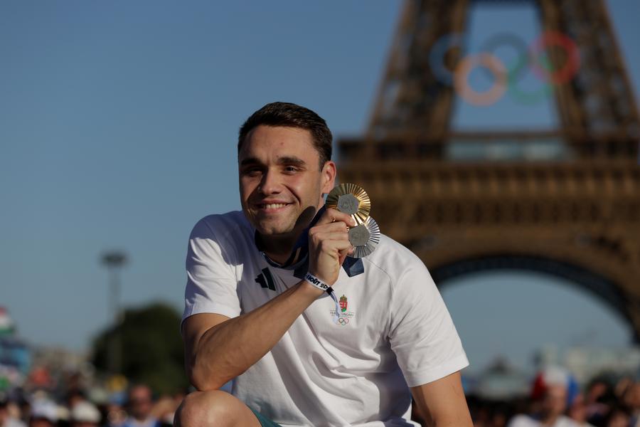 Krtistof Milak cu medaliile de la Paris FOTO Gulliver/GettyImages Un campion olimpic din Ungaria a acordat primul interviu după un an și jumătate de tăcere: „Am făcut o greșeală, îmi pare rău...”