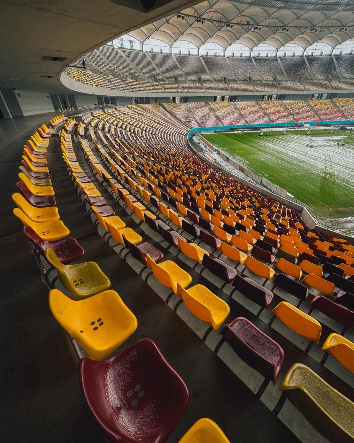 Gazonul Arenei Naționale, acoperit de zăpadă în ziua meciului Rapid - Dinamo