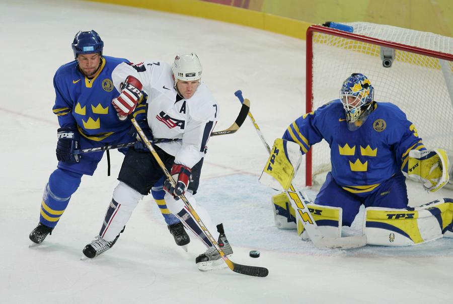 Keith Tkachuk pe gheața olimpică în 2006 FOTO Gulier/GettyImages Pe urmele tatălui » Frații americani Matthew și Brady Tkachuk vor lupta pentru aurul olimpic așa cum a făcut-o și părintele lor