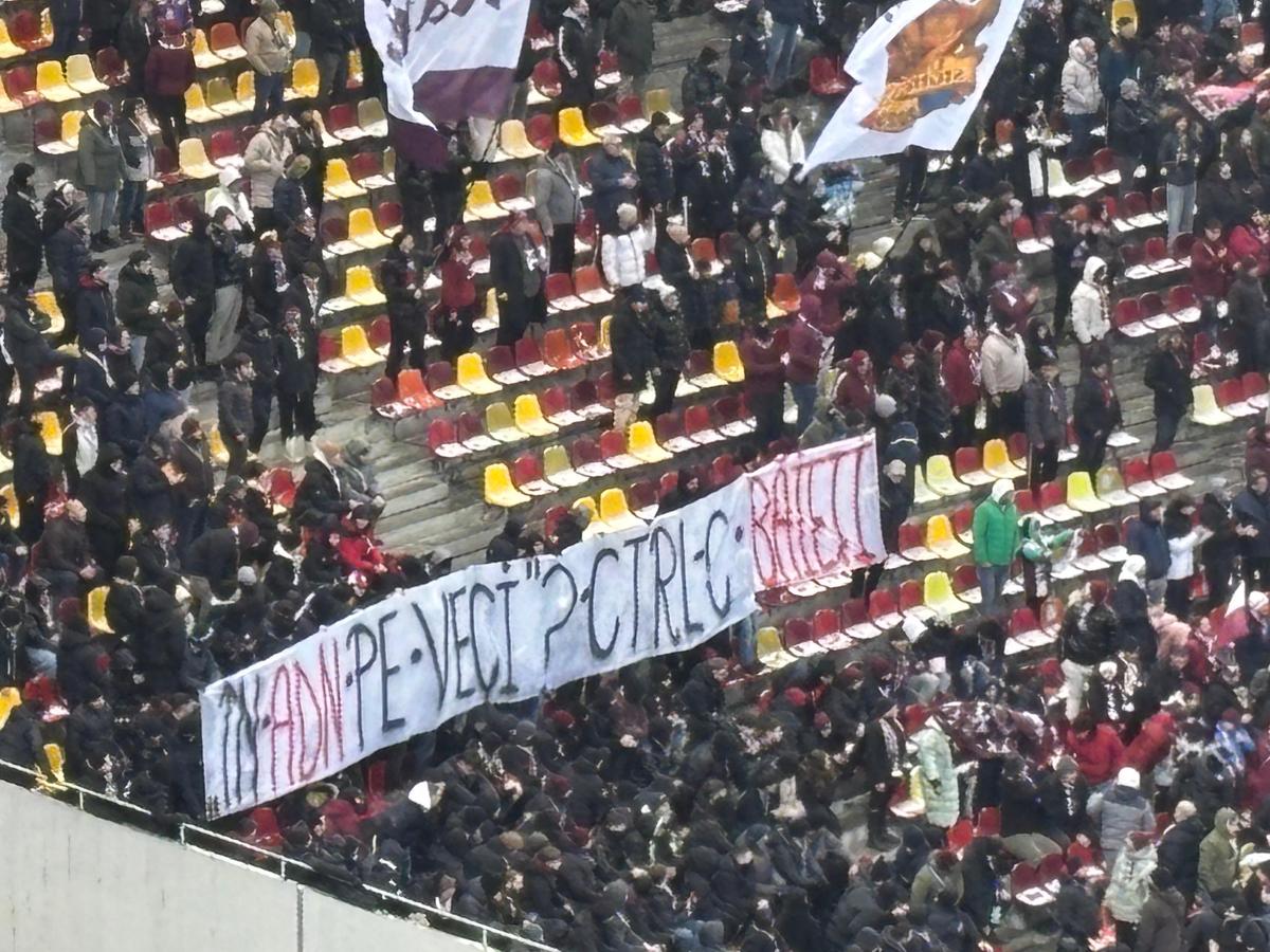 Toate mesajele apărute pe stadion la Rapid - Dinamo