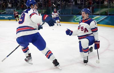 Pe urmele tatălui » Frații americani Matthew și Brady Tkachuk vor lupta pentru aurul olimpic așa cum a făcut-o și părintele lor