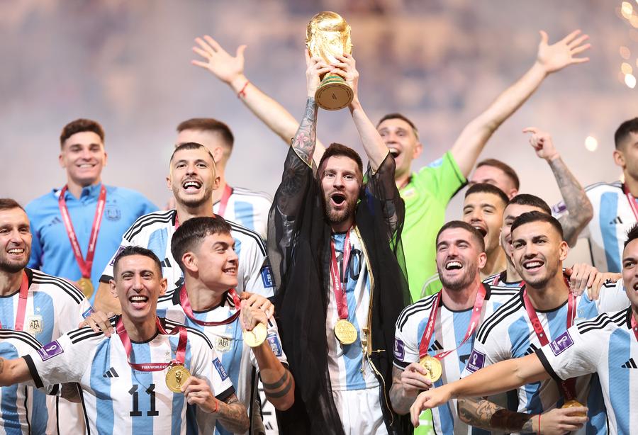 Lionel Messi cu trofeul Cupei Mondialeîn 2022 FOTO Gulliver/GettyImages Un campion olimpic l-a folosit ca inspirație pe fotbalistul argentinian: „Acesta este momentul meu Lionel Messi”