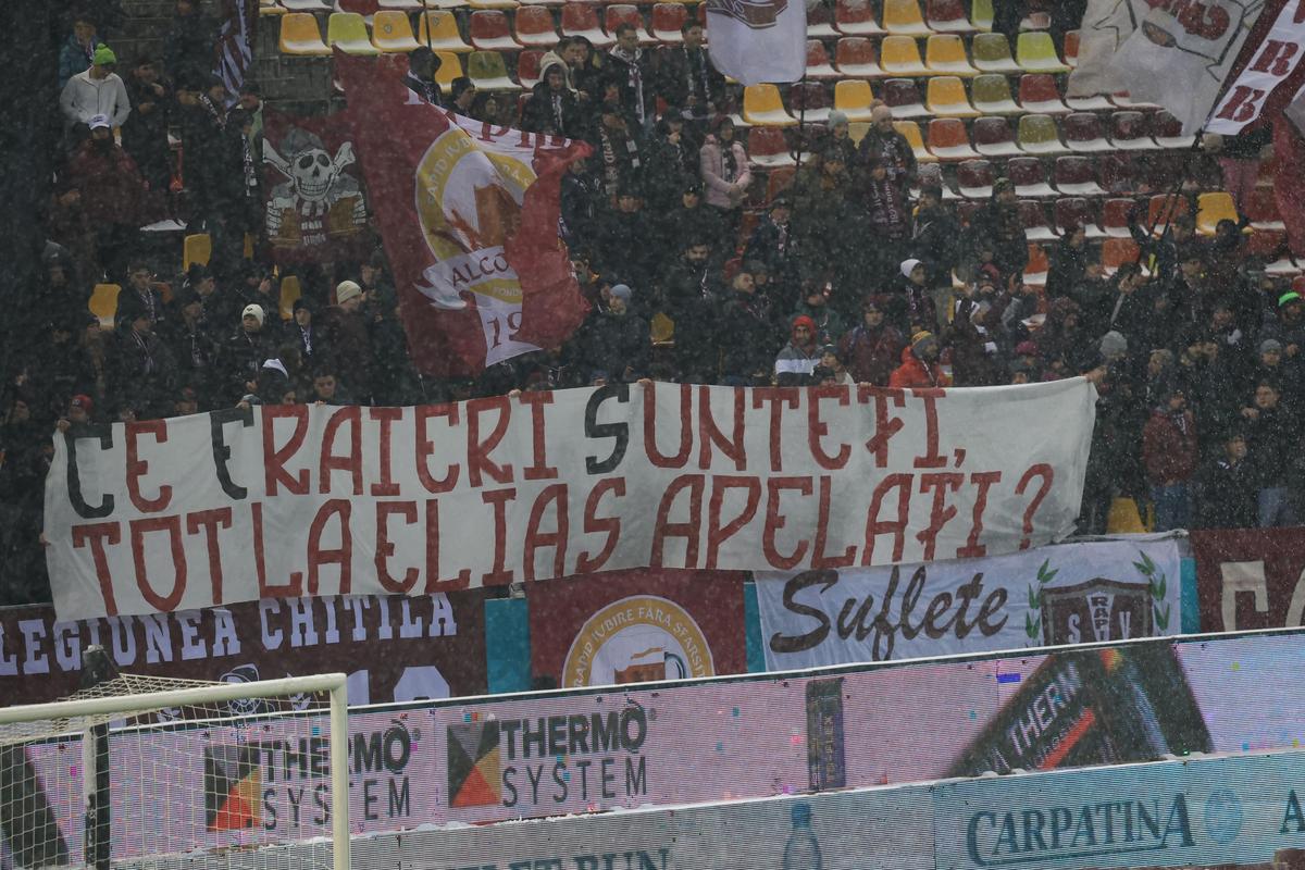 Toate mesajele apărute pe stadion la Rapid - Dinamo