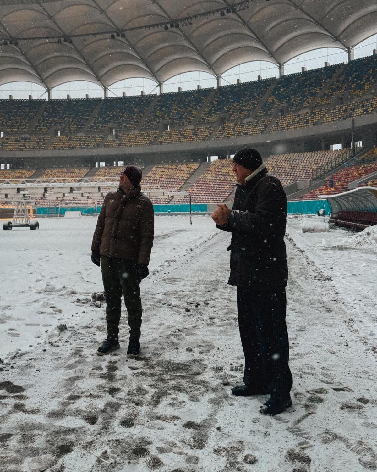 Gazonul Arenei Naționale, acoperit de zăpadă în ziua meciului Rapid - Dinamo