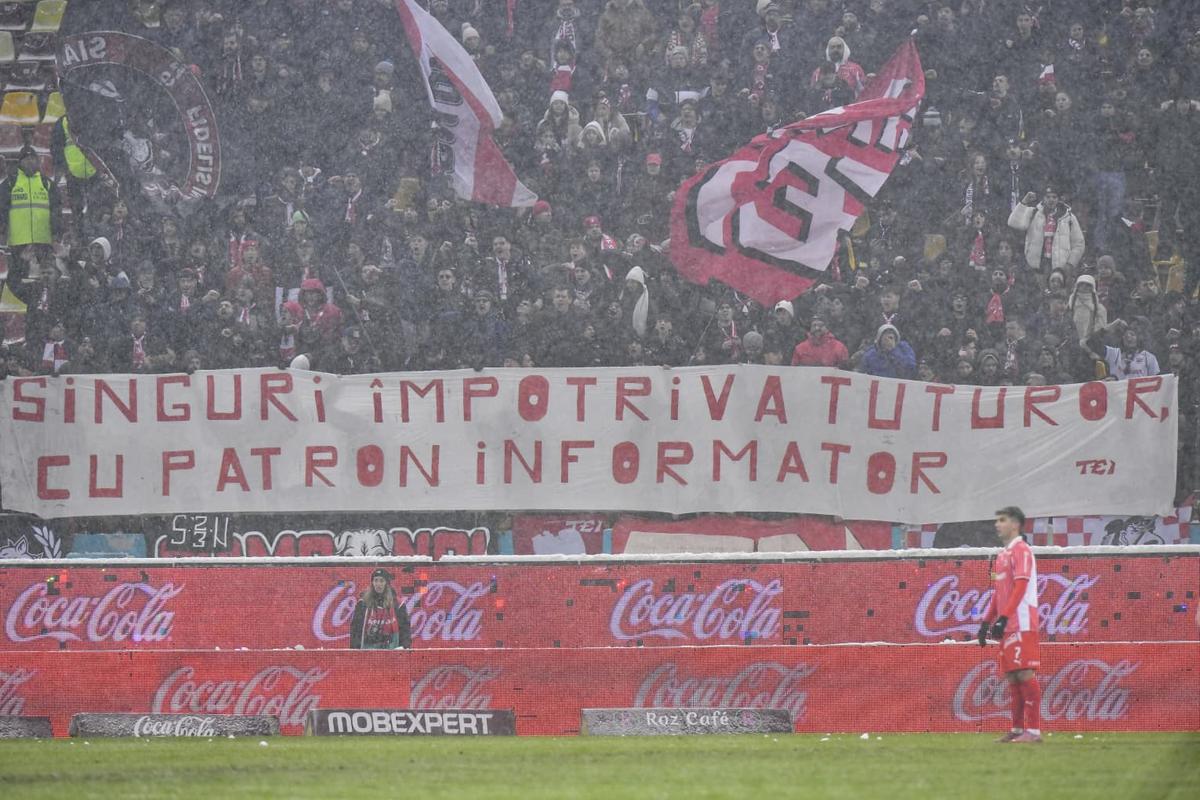 Toate mesajele apărute pe stadion la Rapid - Dinamo