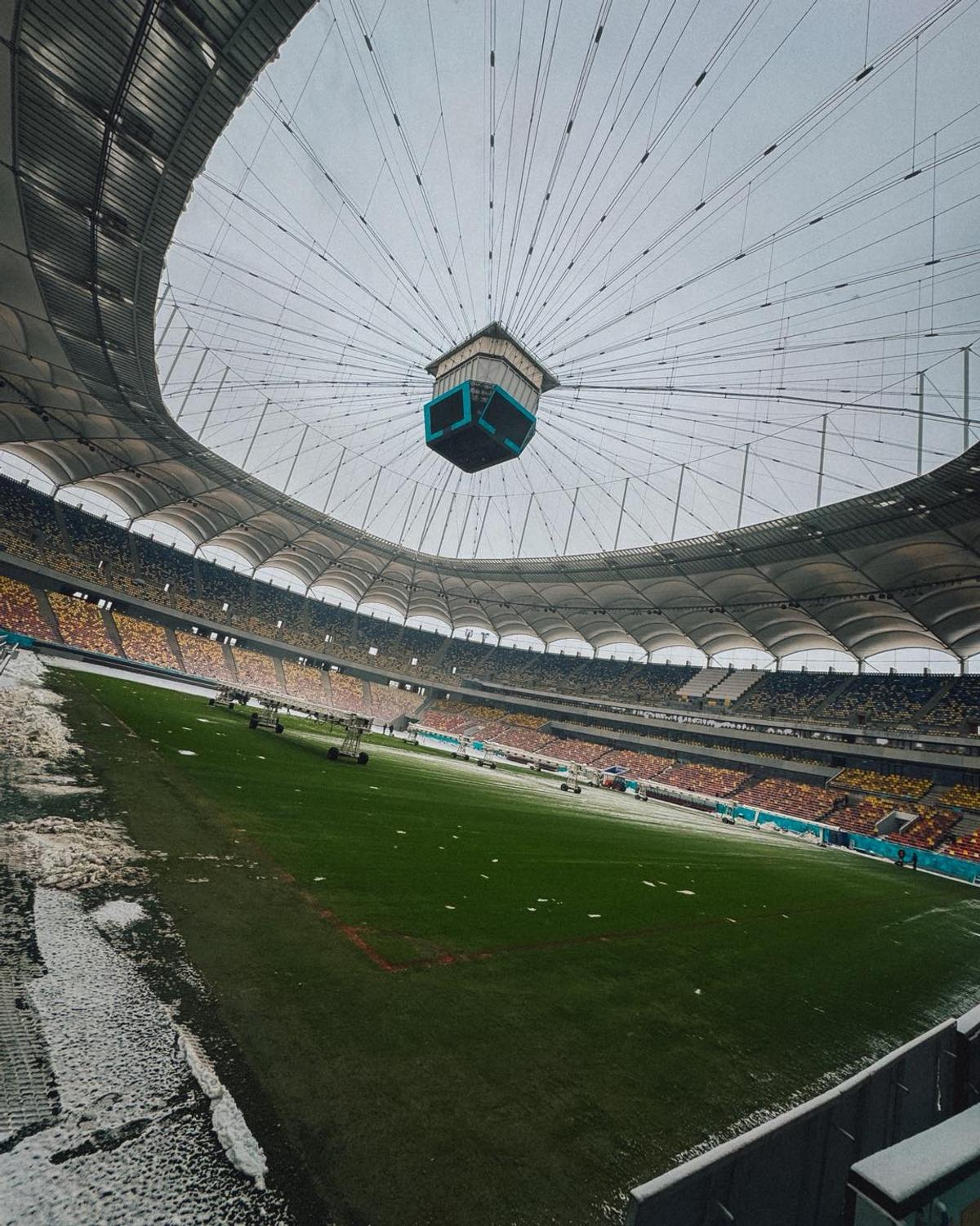 Gazonul Arenei Naționale, acoperit de zăpadă în ziua meciului Rapid - Dinamo