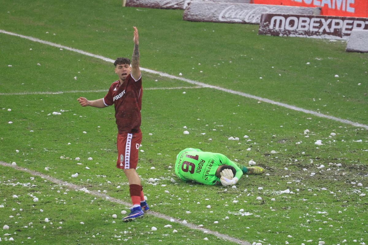 Daniel Paraschiv: „Incidentele dau un pic de nebunie unui meci de fotbal. Am luat și eu bulgări, dar cine nu a luat în copilărie?”