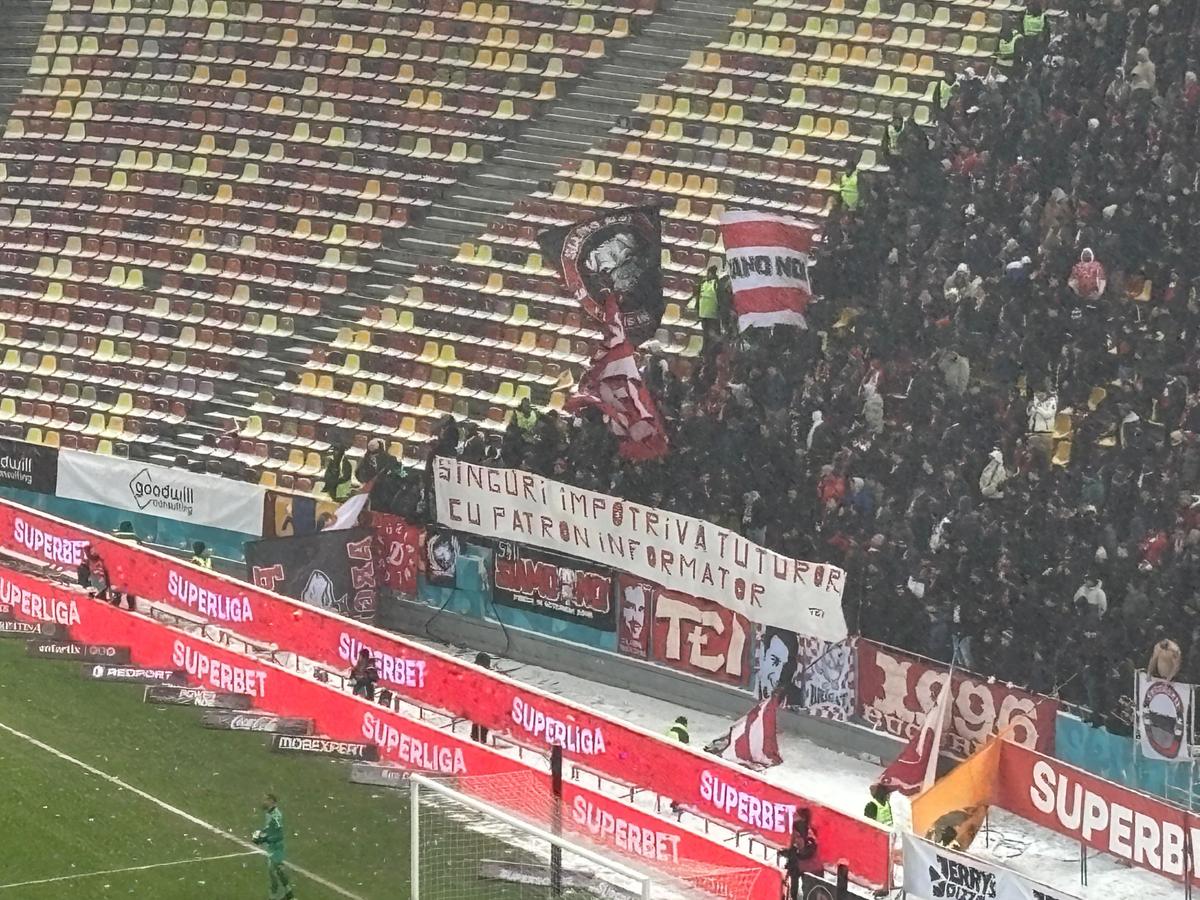 Toate mesajele apărute pe stadion la Rapid - Dinamo