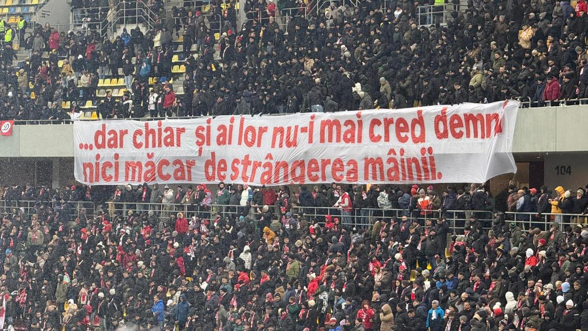 Toate mesajele apărute pe stadion la Rapid - Dinamo