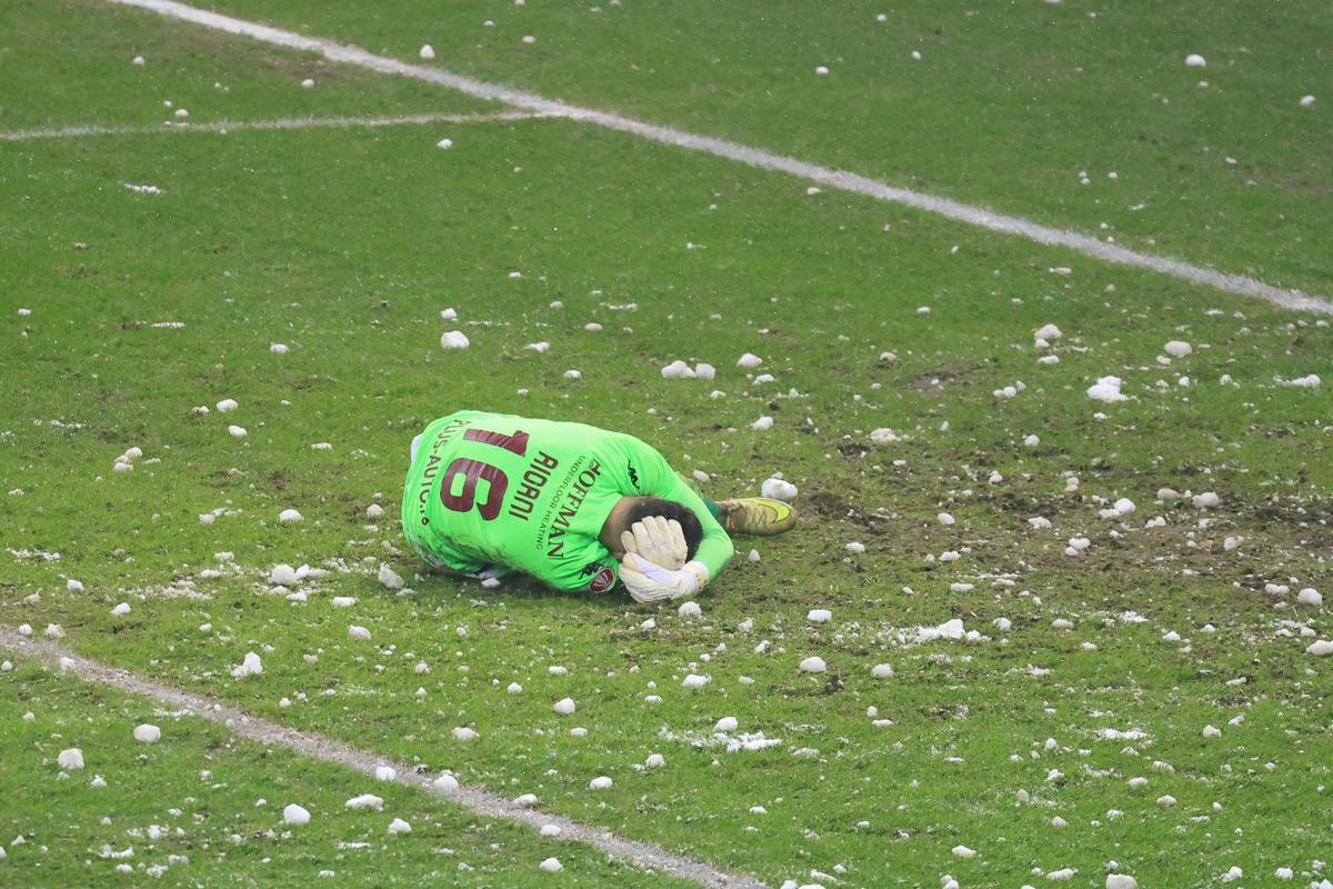 Marian Aioani, lovit cu un bulgăre în Rapid - Dinamo