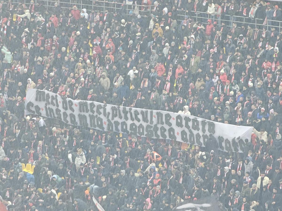 Toate mesajele apărute pe stadion la Rapid - Dinamo