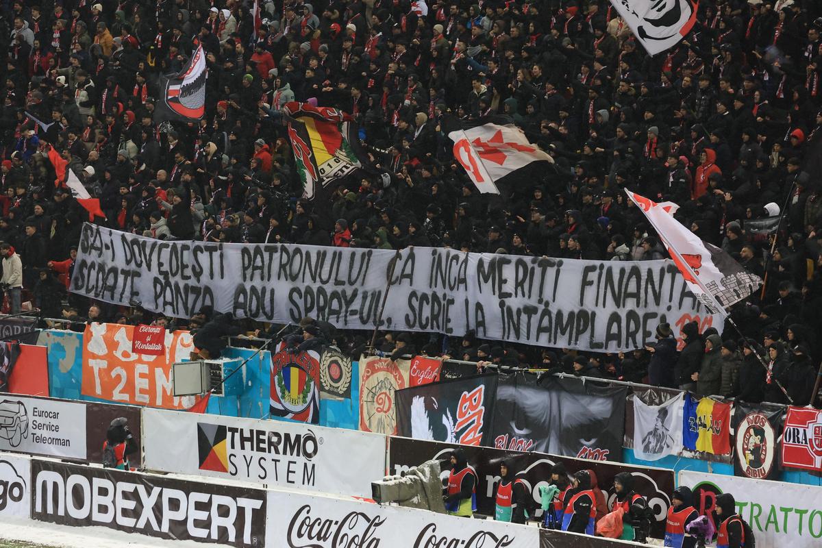 Toate mesajele apărute pe stadion la Rapid - Dinamo