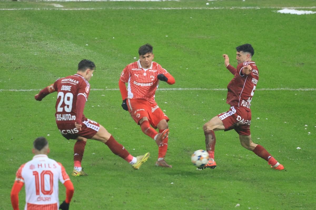 Faza despre care se va vorbi după Rapid - Dinamo! Pentru ce a fost anulat golul lui Soro » Verdictul lui Adrian Porumboiu