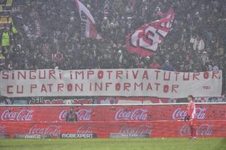 Duelul galeriilor la Rapid - Dinamo » Toate mesajele apărute pe Arena Națională: „Singuri împotriva tuturor / Cu patron informator”