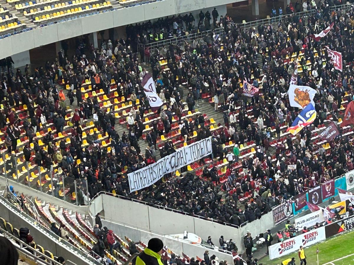 Toate mesajele apărute pe stadion la Rapid - Dinamo