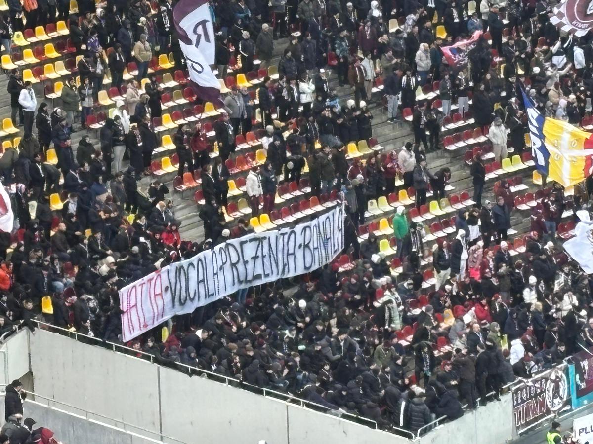 Toate mesajele apărute pe stadion la Rapid - Dinamo