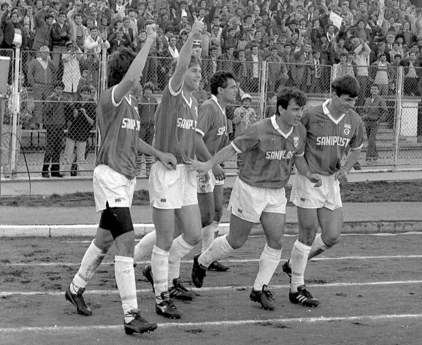 În peste 70 de ani de istorie, Dinamo are două mari isprăvi pe continent: o semifinală de CCE, în 1984, și o semifinală de C2, în 1990. Ambele izbutite în zile de 21 de martie. Foto: Arhivă GSP