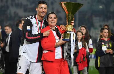 Vești bune pentru Cristiano Ronaldo » Mama lui a ieșit din spital