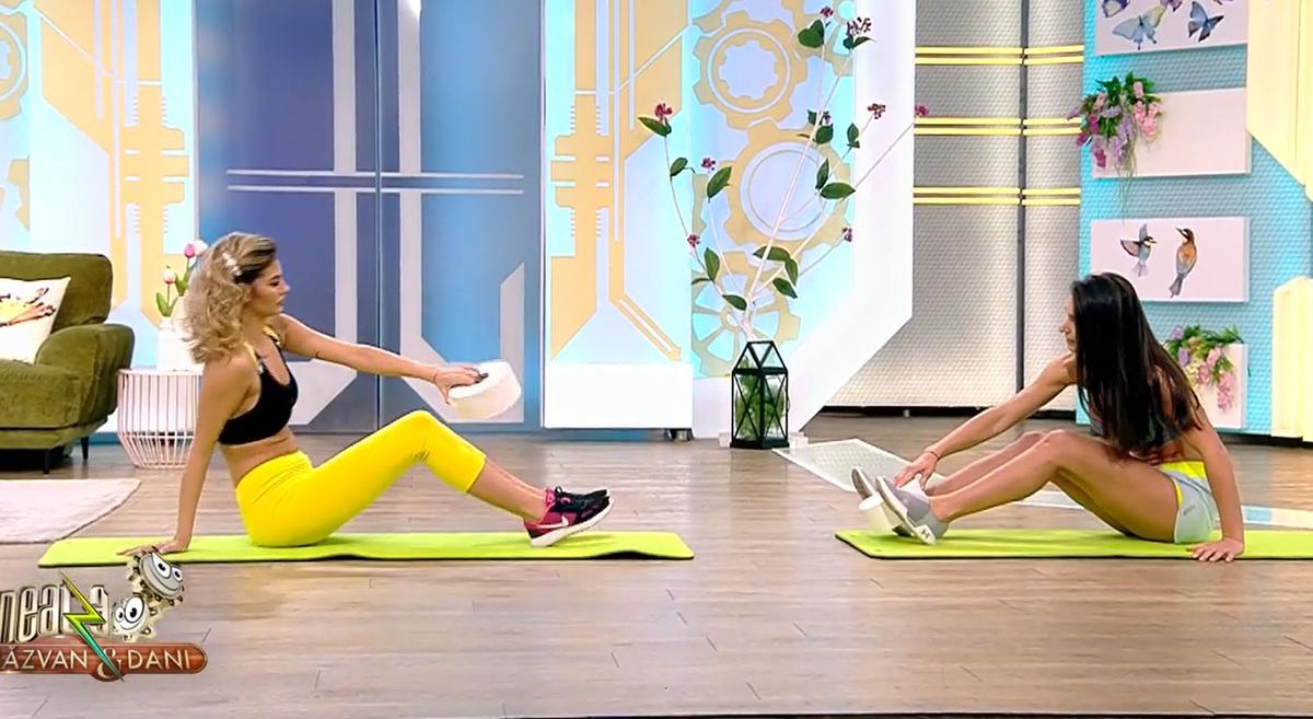 Ramona și Diana au dus mai departe provocarea fotbaliștilor » Exercițiu inedit de fitness