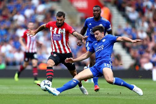 Charlie Austin (stânga) s-a autoizolat, după sfaturile primite de la medicul său