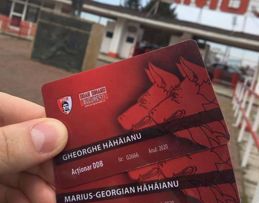 Gheorghe Hăhăianu se mândrește pe Facebook cu cardurile DDB ale familiei Răscoală la Dinamo! Primii oameni care se ridică împotriva DDB: „Oportuniștii încep să vândă iluzii. Așa se întâmplă când clubul e condus din mijlocul galeriei!”