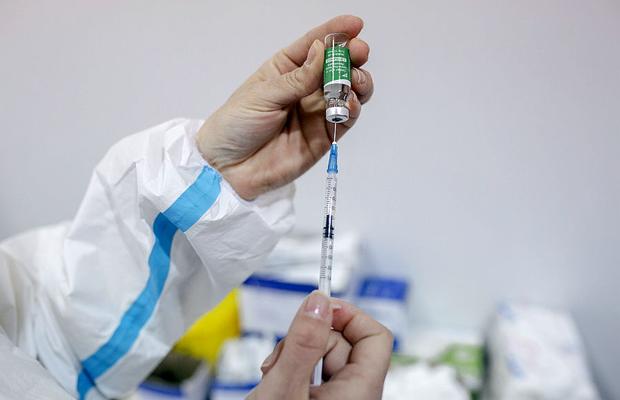 Un patron din Liga 1, internat cu coronavirus la câteva zile după prima doză de vaccin: „Abia acum înțeleg de ce se teme toată omenirea de COVID!”