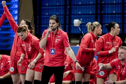 România a câștigat meciul cu Muntenegru, scor 28-25, ultimul al Turneului Preolimpic de la Podgorica, dar a ratat calificarea la Jocurile Olimpice. Selecționerul Adi Vasile (38 de ani) îți asumă o parte din vină.