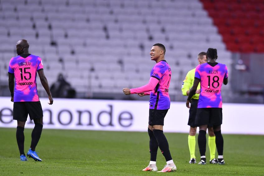 PSG s-a impus în deplasarea de la Lyon, scor 4-2, și revine pe primul loc în Ligue 1.