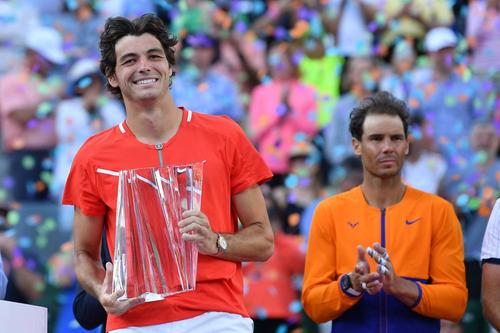 Taylor Fritz l-a învins pe Rafael Nadal (dreapta) și a cucerit trofeul de la Indian Wells // foto: Imago Images
