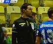 Fotbaliștii Stelei l-au încercuit pe asistent la meciul de la Chiajna! Decizia care i-a enervat
