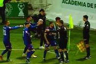 Fotbaliștii Stelei l-au încercuit pe asistent la meciul de la Chiajna! Decizia care i-a enervat